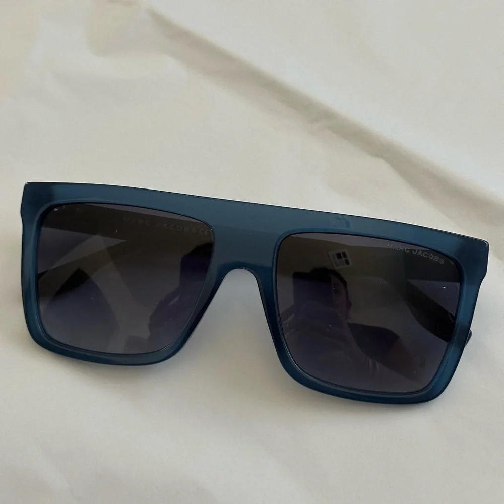 Marc Jacobs***AUTHENTIC*** sunglasses - Picture 3 of 6